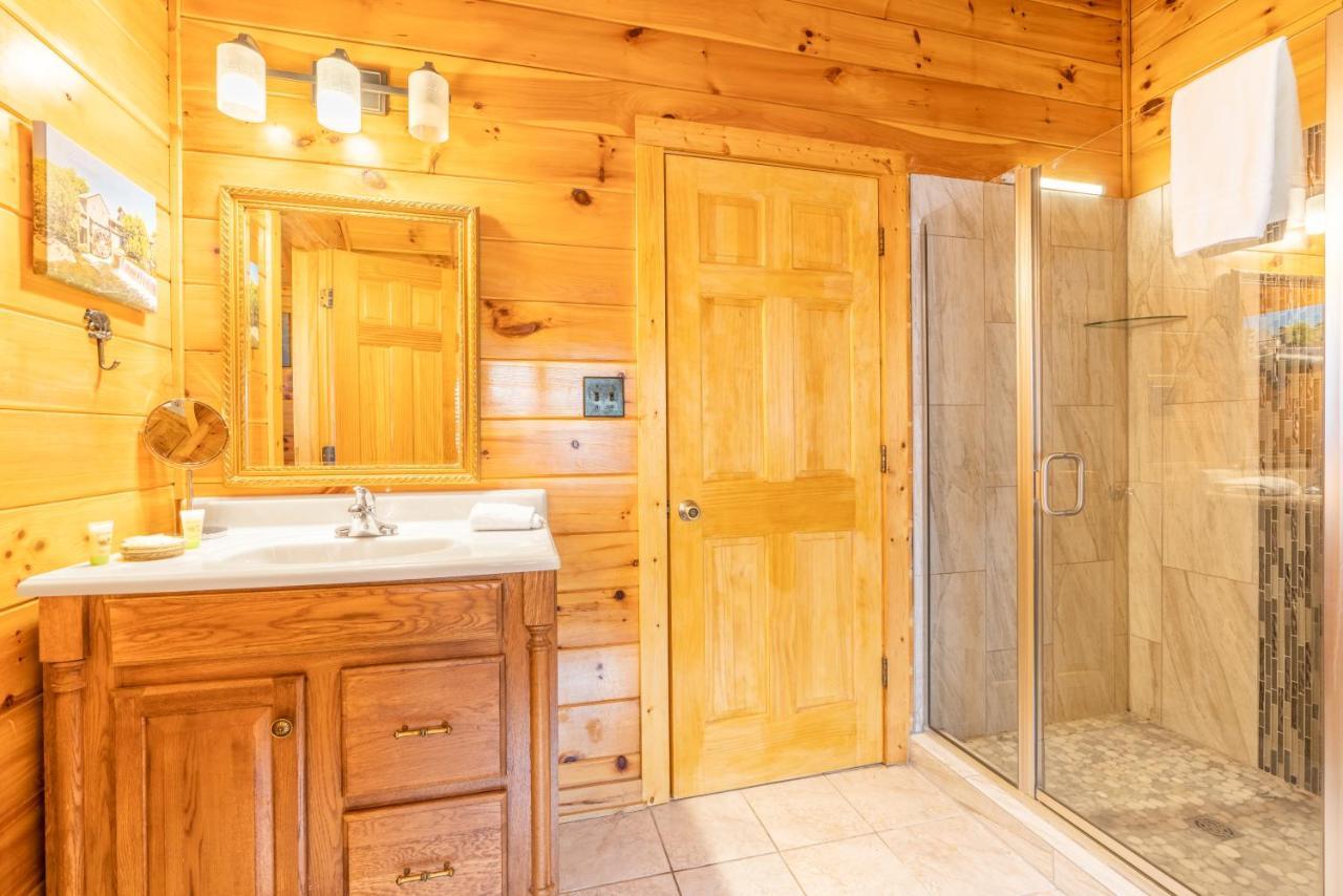 Comfort Cabin Bearway To Heaven W Private Hot Tub Pigeon Forge Eksteriør billede